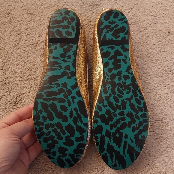 Betsyville by Betsy Johnson Gold Glitter Flats, Size 8.5 - Picture 5 of 7